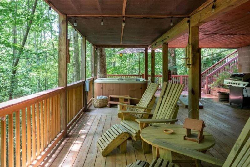 Mountain Spirit Cabin - Fireplace And Hot Tub Villa Blue Ridge Habitación foto
